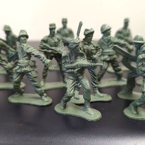 27 piece Army Green Men Plastic Toys 2"